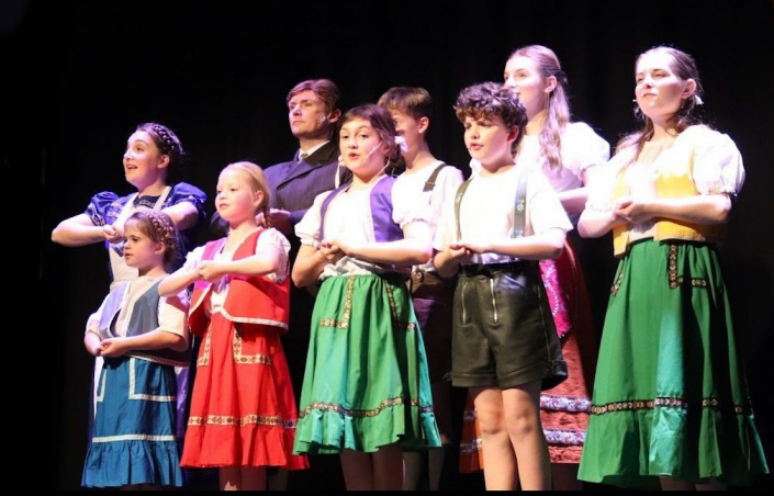 cast of "The Sound of Music" on stage